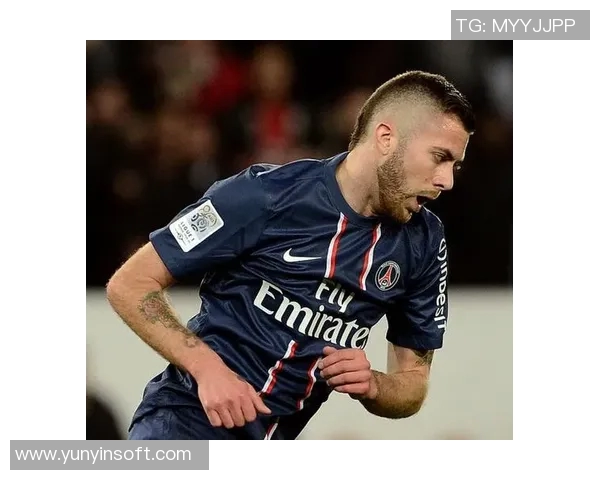 足球明星雷米大叔的传奇人生与绿茵场上的辉煌成就揭秘