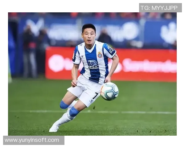 足球明星魅力瞬间大赏精美美容图片集锦展现他们的风采与个性