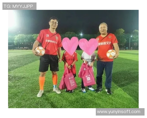 足球明星走进社区关怀困难家庭传递温暖与希望